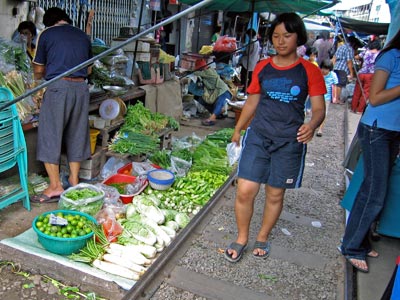 mae_klong_market1.jpg