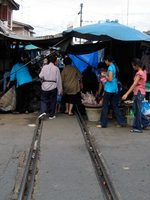 mae_klong_market2.jpg
