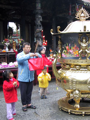 Dad Prays Taipei